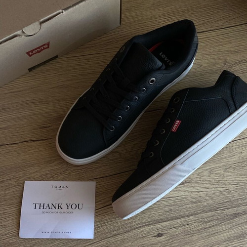 Levi's men's sneakers size 42 black with white sole new