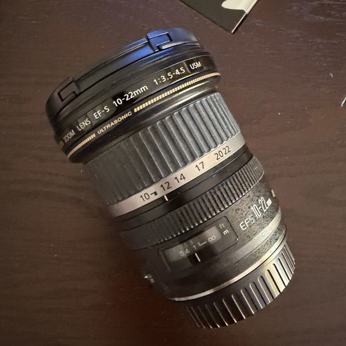 Canon EF-S 10-22mm f/3.5-4.5 USM lens like new