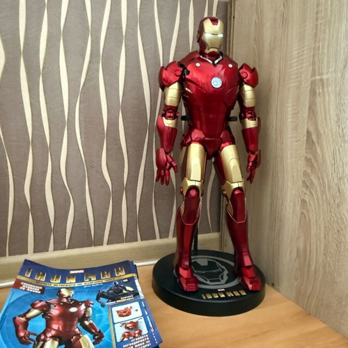 Iron Man Mark 3 Deagostini set like new with 100 Bulgarian comic books