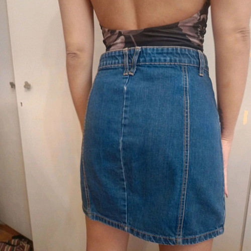 Stradivarius denim skirt like new with front buttons, blue