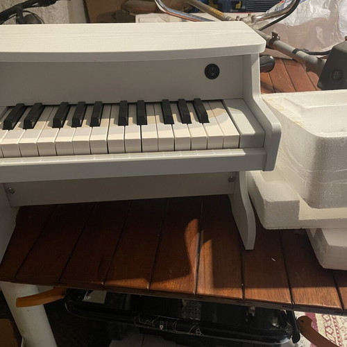 Children's Piano like new, wooden, battery operated