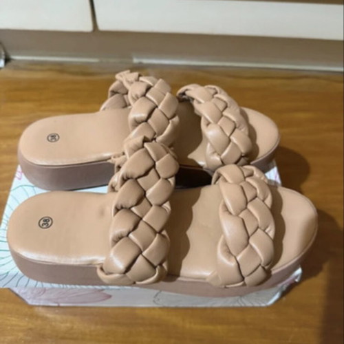 Flatform sandals tan with double braided strap like new