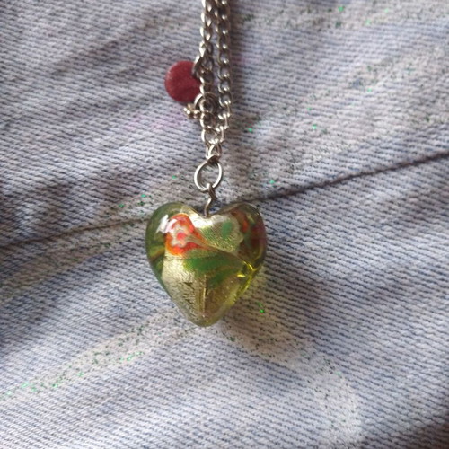 Necklace like new with chain and heart pendant