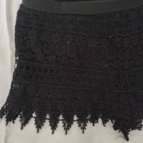 Lace shorts with lining black Divided S like new
