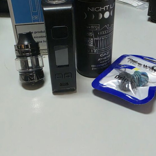 Shakerz vaporizer and Gaur 18 mod like new with accessories