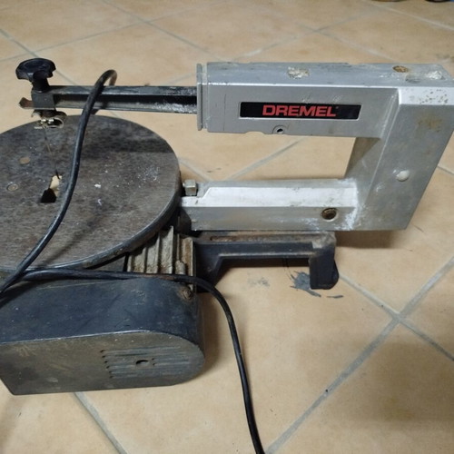 Dremel scroll saw with 10 new original blades