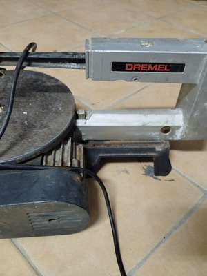 Dremel scroll saw with 10 new original blades