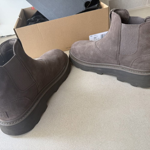 Ugg Chelsea boots like new, size 44.5, brown
