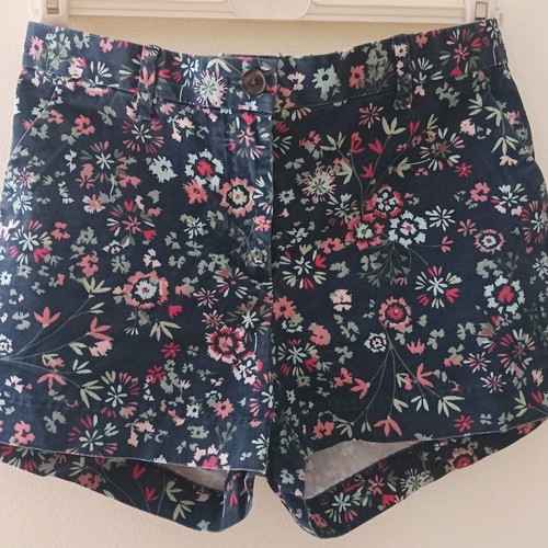 GAP shorts used with floral pattern in dark blue