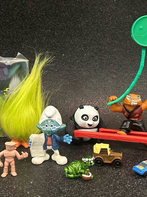 Винтидж фигури Exogini, Trolls, Funko Mini, Narrator Smurf като нови