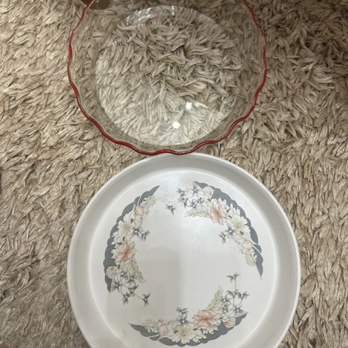 Salad bowl and tart dish like new, transparent and for Pyrex use