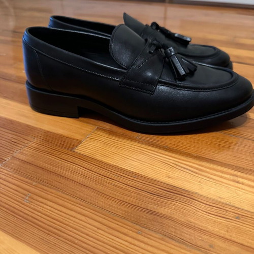 Zara men's leather loafers size 42 like new, black