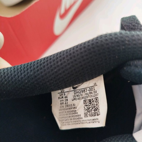 Nike athletic shoes used, size 44, black
