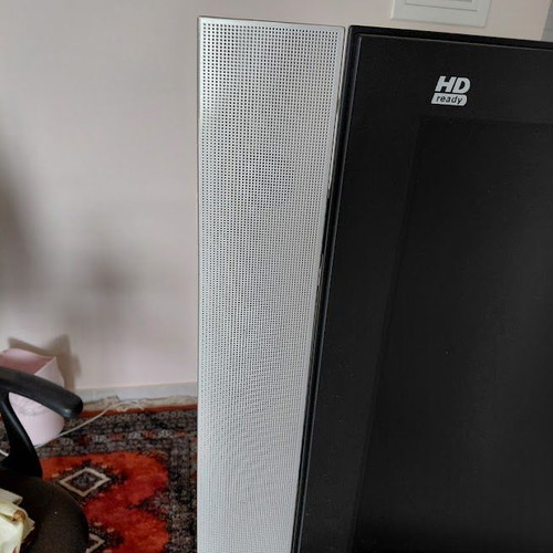 Color TV 32 inches used with detachable speakers and decoder