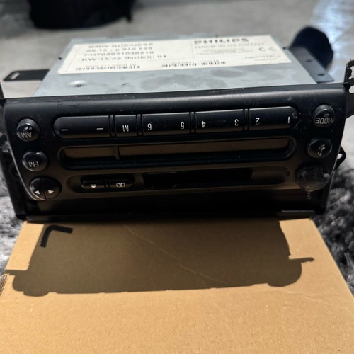 Authentic Mini Cooper S (R53) radio and 6-CD changer used