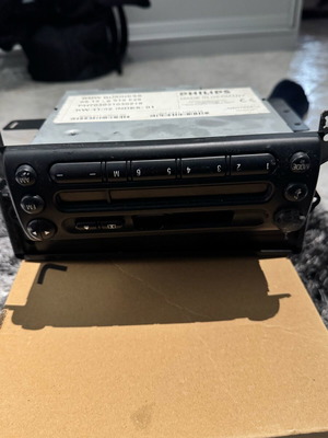 Authentic Mini Cooper S (R53) radio and 6-CD changer used
