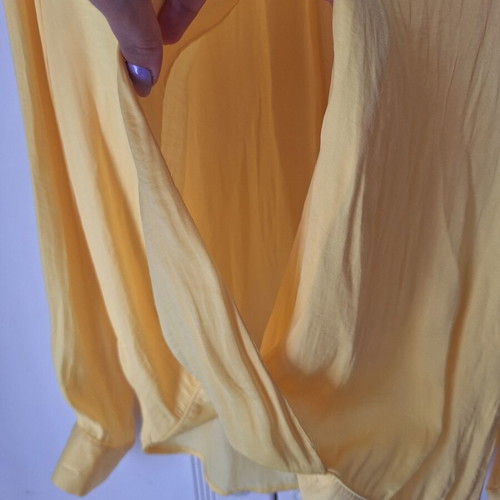 Stradivarius yellow shirt size M like new, viscose
