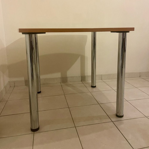 Square kitchen or office table like new with wood surface and metal legs