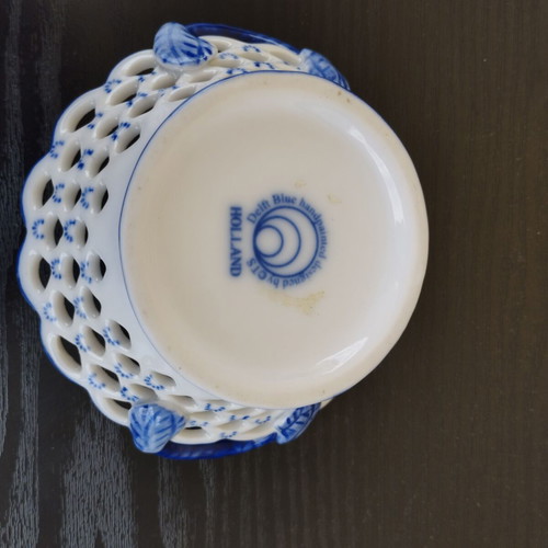 Vintage table decor like new