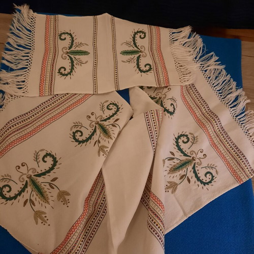 Handmade table runner set with gold thread embroidery