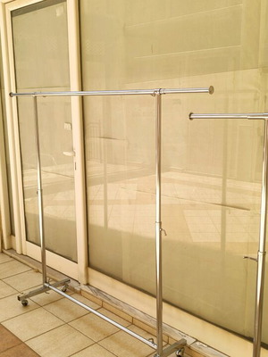 Τροχήλατη επαγγελματική κρεμάστρα ρυθμιζόμενη σαν καινούργια, inox, 3 τεμάχια