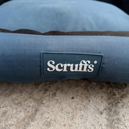 Scruffs dog bed Expedition waterproof blue L 75x60cm used