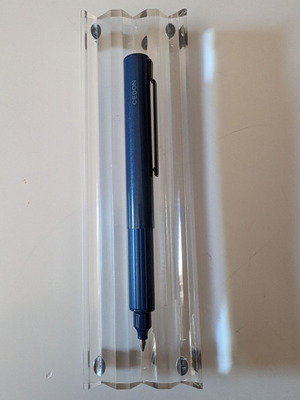 Roller with magnetic cap like new