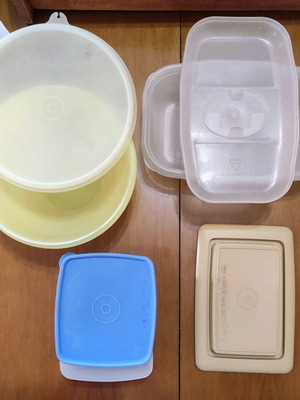 Tupperware πακέτο με τρία τάπερ και καπάκι