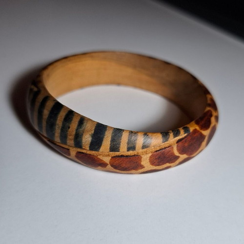 Women's wooden bracelet used with striped and leopard patterns