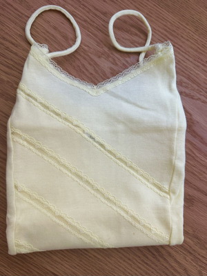 Intimissimi top like new, soft yellow with lace details, size S