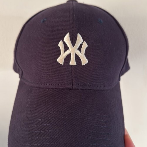 Baseball cap almost new, dark blue, 100% cotton