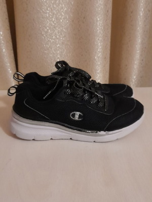 Champion γυναικεία αθλητικά μεταχειρισμένα, μέγεθος 36, μαύρα