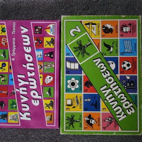 Question Hunt board games like new, set of 2