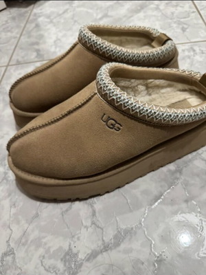 Ugg παντόφλες νούμερο 40, ελάχιστα φορεμένες, μπεζ