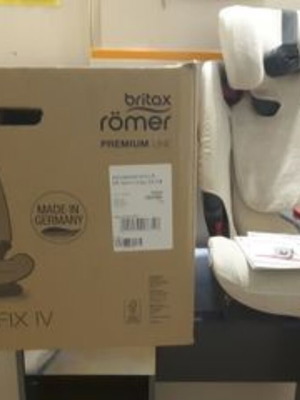 Britax Premium Line Advansafix IV car seat like new with sweat-absorbent cover
