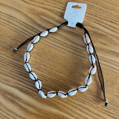Summer shell necklace new with adjustable cord black and beige