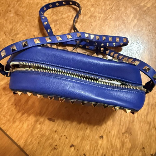 Valentino Garavani Rockstud leather crossbody bag, blue