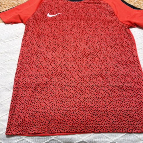 Nike sports shirt like new, unisex, black and red