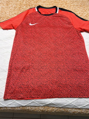 Nike sports shirt like new, unisex, black and red