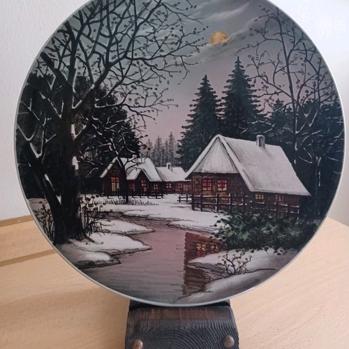 Decorative wall plate vintage like new, 29.4 cm diameter