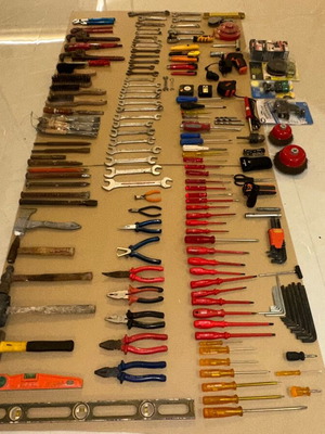 Hand tools used in good condition, complete set
