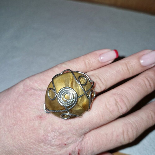 Pho ring with large embossed stone like new adjustable