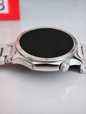 OnePlus Watch 3 Stainless Steel 46mm smartwatch with extra strap and Spigen bracelet