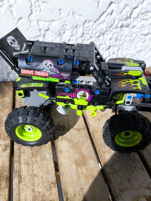 Lego Technic Monster Jam Grave Digger σαν καινούργιο, συναρμολογημένο χωρίς κουτί και οδηγίες