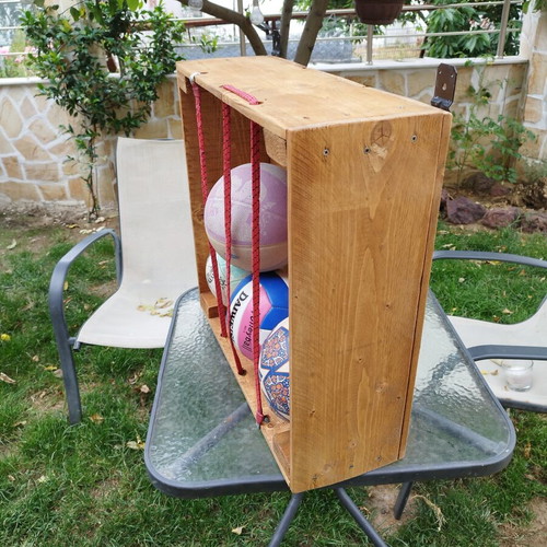 Wooden storage box for balls 60x60 like new