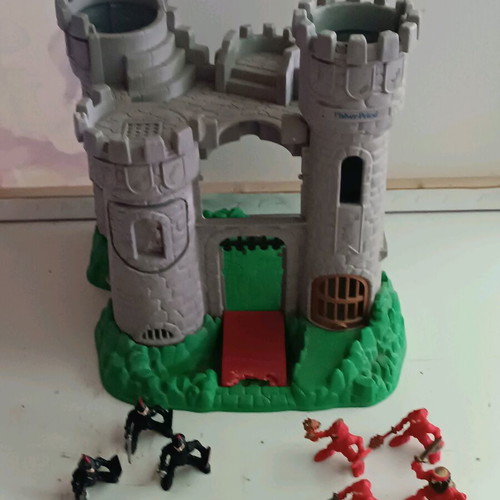 Fisher-Price castle with knights used, 7 figures