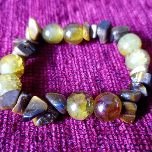Bracelet made of olivine and tiger's eye used