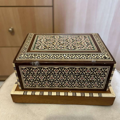 Wooden humidor like new for cigars or cigarettes