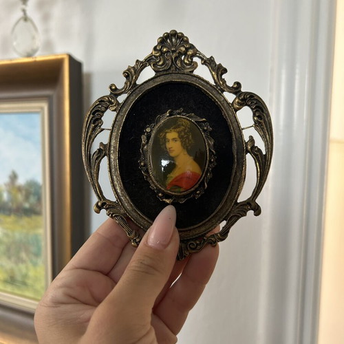 Vintage picture gold plated, like new