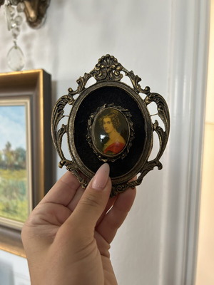 Vintage picture gold plated, like new